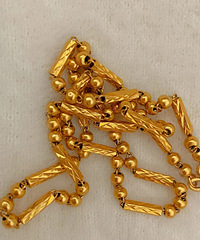 金项链太丑戴不出去怎么办?加钱换款划算些,还是融了打金啊