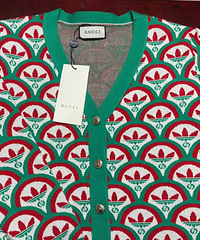 全世界的丑衣服都被我妈买回来了!120买的针织毛衣,惊呆了我