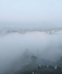 江景看多了,阳台的山景让我沉醉其中,这也是我当初买房的原因