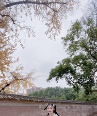 93年165CM的护士妹子征婚,希望对方身高173以上