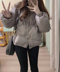 时尚真的是轮回,流苏元素和羽绒服结合,真的美哭了