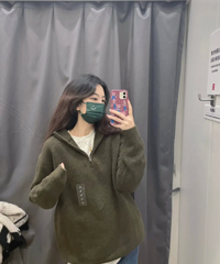 优衣库这件绿毛衣真的很显白,版型宽松不挑人哦