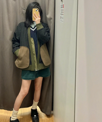 这条墨绿mini裙还蛮日系的,灯芯绒面料有复古味道