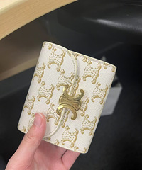 这款钱包真的太好看啦,现在用钱都充满动力