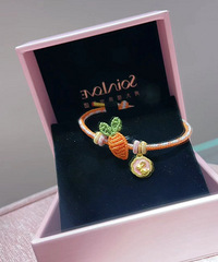 有什么事是周大福做不出来的? 胡萝卜编绳配粉兔子超绝