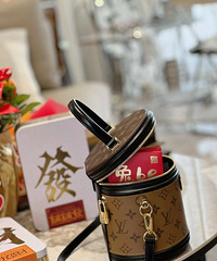 LV的发财桶真的太适合过年,拍照好看又能装