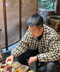 31岁184CM不打牌不玩游戏的哥子征婚,年收入50万以上