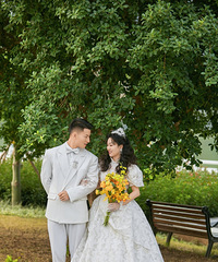 被朋友安利的婚纱照,效果比预期还要棒,小清新和俏皮都齐全了