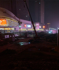 ���빫԰��վ�й㳡��