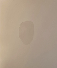 乳胶漆墙面盲目贴支架的后果,墙皮缺了一块,芭比Q了