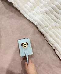 才5块钱的小刷子真好用!随便来回刷一下,床上再也没有头发了