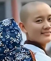 985女学生因为一个梦退学当尼姑