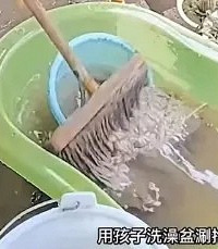 给9个月宝宝吃辣椒,用泔水煮面条,为了“红”有多无下限?