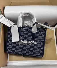 MK���ж����ף�ɫ�����ı�Ц����