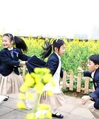 又是别人家的学校!重庆一学校楼顶开出油菜花海