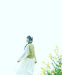 �������£���Ȼ���������ճ���̤���ͻ�