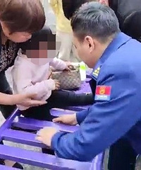这一幕,让人捏把汗