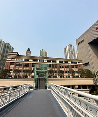 ���Ʒ��������ѧУ���׺�ʱ��ѧ��������¥�̼�ֵ��������