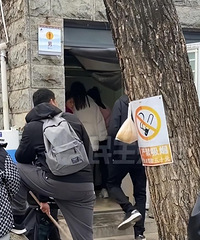 景区男厕所被女性排队霸占