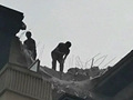 某小区违建好过分