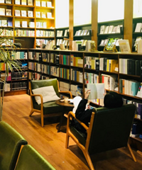 周末带娃去这几家书店看书