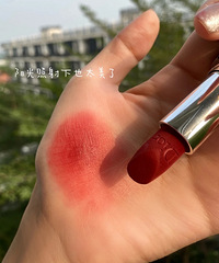 �����ǣ���������һ�������Ŀں�ɫ����