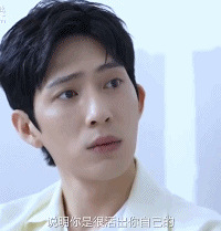 熬糊了所有对手,他还是做不了顶流