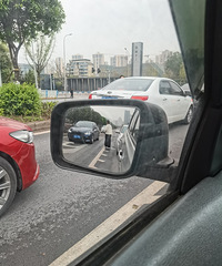 ���ڵ�С��װ����ôƴ��ô��վ����·�м䷢����