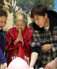 ������άһ���ڸ�ĸ�����������