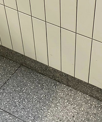 贴了这砖,被爸妈说像公厕
