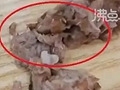 女子吃排骨发现蛆