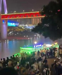 周一的洪崖洞都有这么多人!