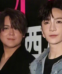 据说他俩是现在的香港顶流,如何?