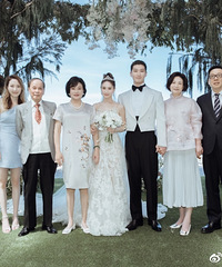 何超莲的婚服、珠宝有什么来头