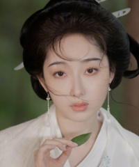 蒋梦婕被偷拍裙底还受到了勒索