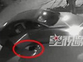 因忘关车门孩子被压