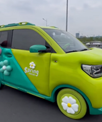 高速上遇一台“肿胀”车,这不是五菱吗