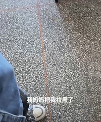 离异家庭女孩给妈妈发消息被拉黑,“妈妈嫌我烦”