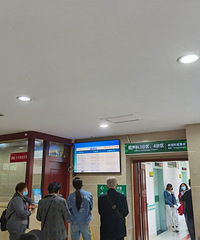 �е�������ҽԺ����ˣ������ʳ�������ǰ�����˺ö���