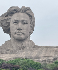 上周才去长沙打卡转了一圈,一个人只能对镜自拍了