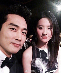 ����ƺ��γ��ܾ�Ȼ��������