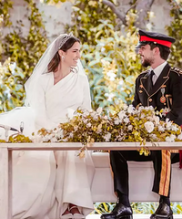 �����������;�����������������ʢװ��ϯ�������ִ���ɫ�����ۣ�