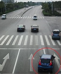 ������ֱ�м���ת���ϵȺ�ƣ������󳵿����ȣ�Ӧ����ô��