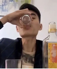 26������ֱ���Ⱦ�ȥ��������ǽ�ϵ�10�����飬���˱�������...