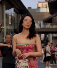 ��ĳ����С���뵽һλѧ�ã�����һ�٣�����ɫɫ