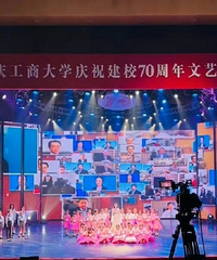 肖战出现在工商大学的晚会宣传片