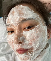 我觉得花几千买贵妇面霜,不如打一次水光,你尝试过医美吗?