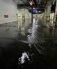 һҹ������󣬱��ղ̼�ĳС�������ֱ����ˣ�����ֱ��������