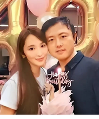 豪门梦碎!吴佩慈被当街追债成老千