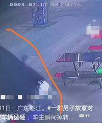 �γ������Һ�ֱ������Ⱥ��������ͷײ��ȥ������㱻��ɱ